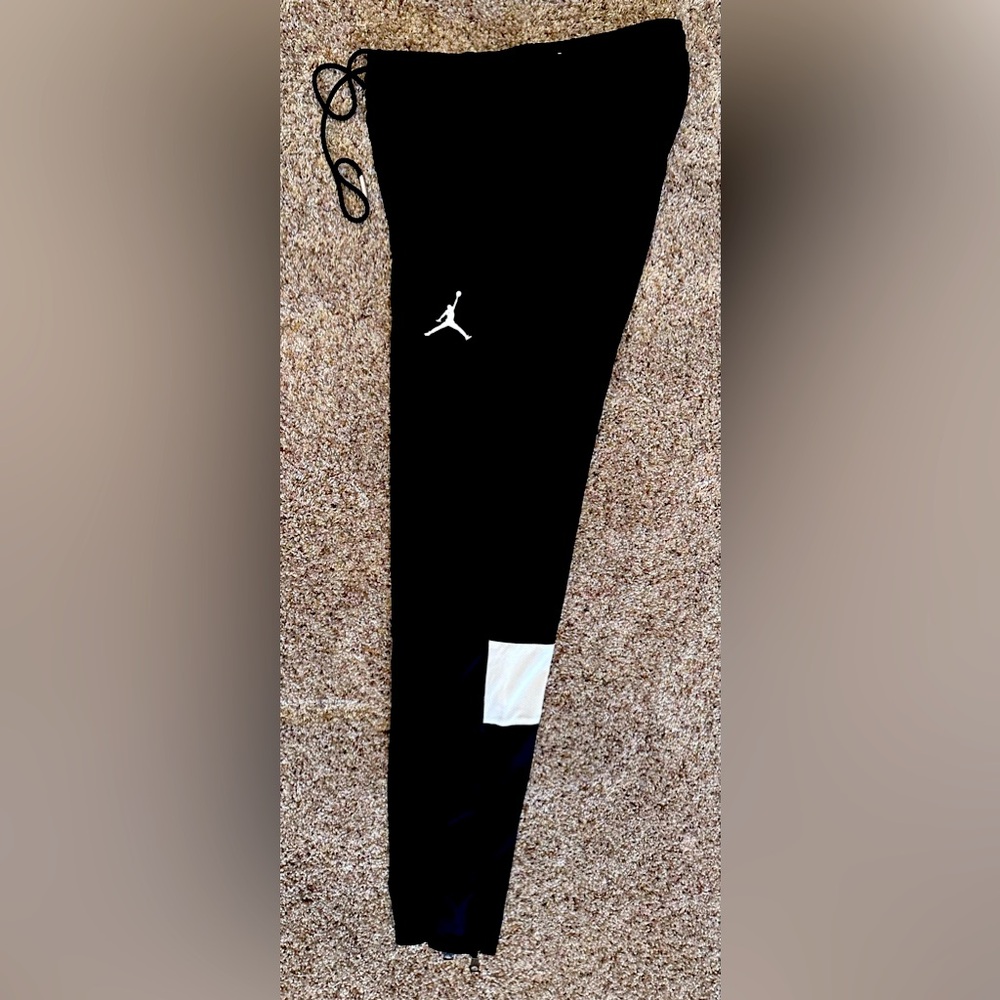 NIKE-Jordan-dri fit w/zipper bottoms-never worn